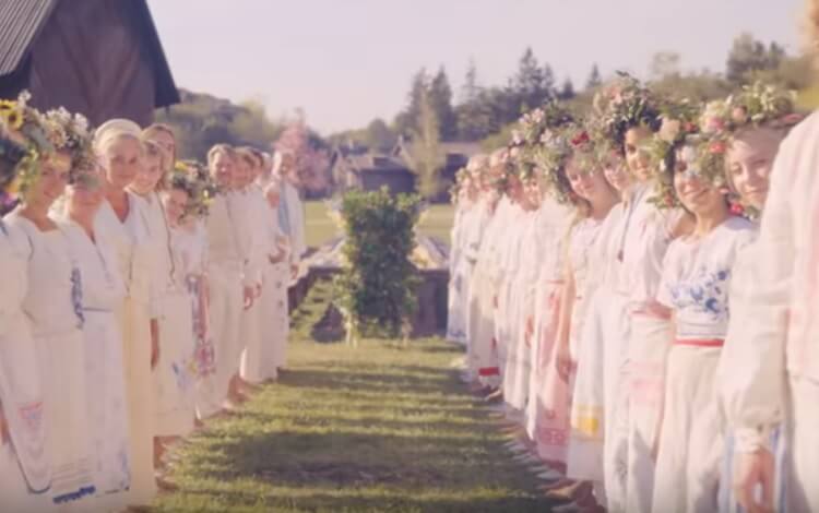 映画 ミッドサマー は怖いしグロいので子供はトラウマ級 ぼかし入りの年齢制限も解説